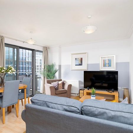 Cosy Flat Right Opp Tube Station Lejlighed London Eksteriør billede