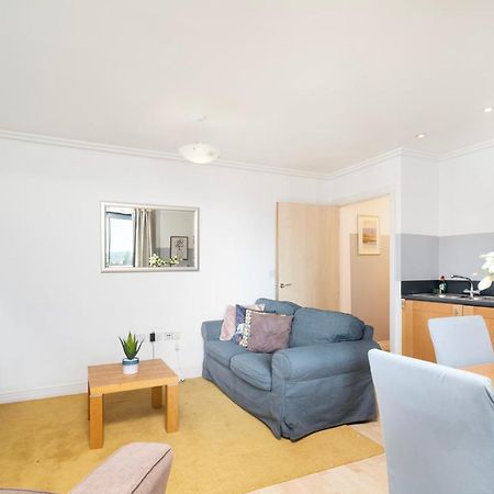Cosy Flat Right Opp Tube Station Lejlighed London Eksteriør billede