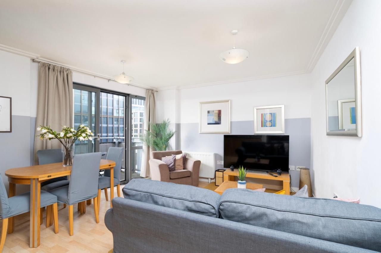 Cosy Flat Right Opp Tube Station Lejlighed London Eksteriør billede