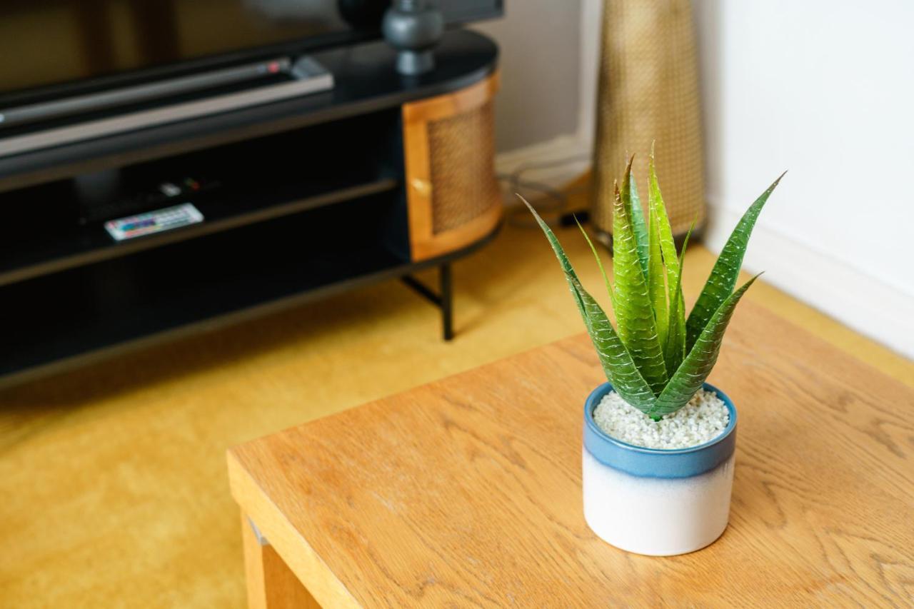 Cosy Flat Right Opp Tube Station Lejlighed London Eksteriør billede