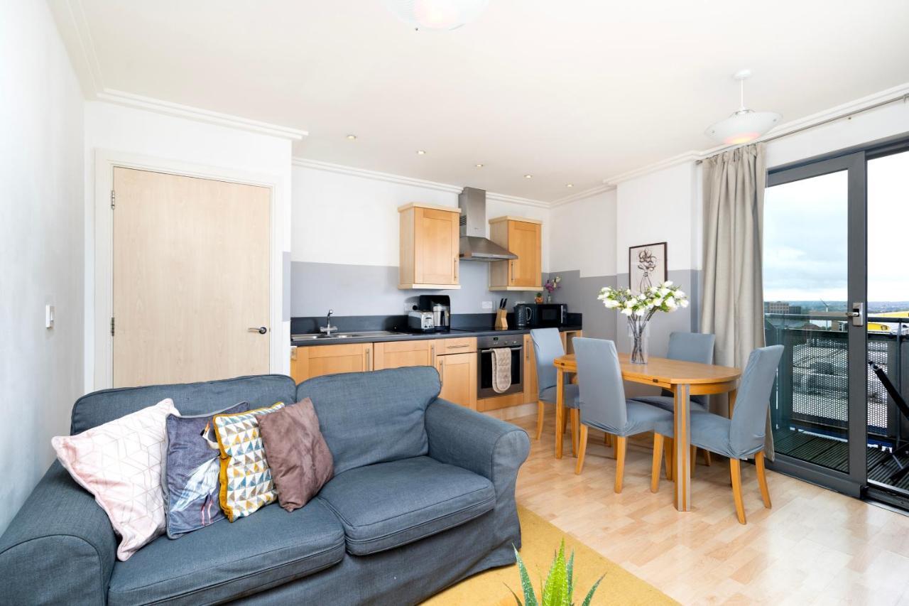 Cosy Flat Right Opp Tube Station Lejlighed London Eksteriør billede