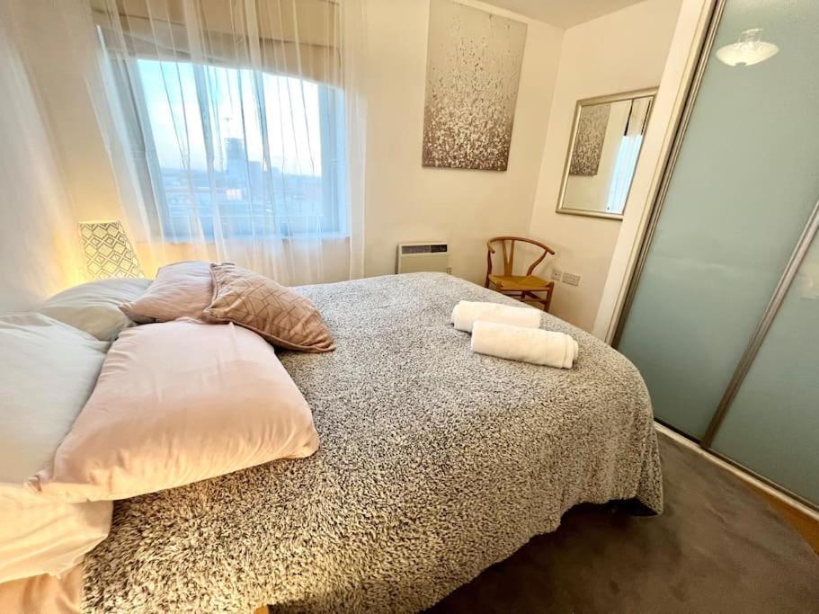 Cosy Flat Right Opp Tube Station Lejlighed London Eksteriør billede
