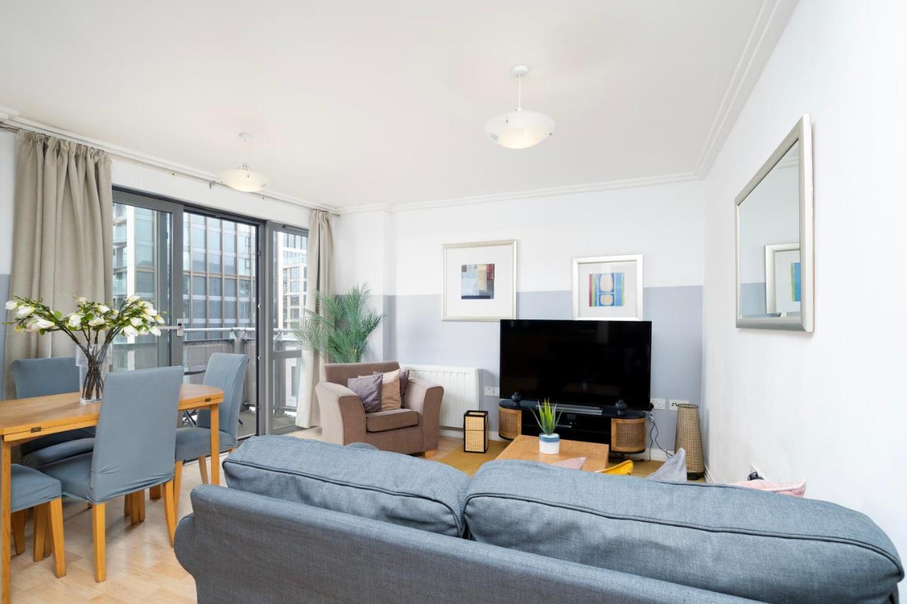 Cosy Flat Right Opp Tube Station Lejlighed London Eksteriør billede
